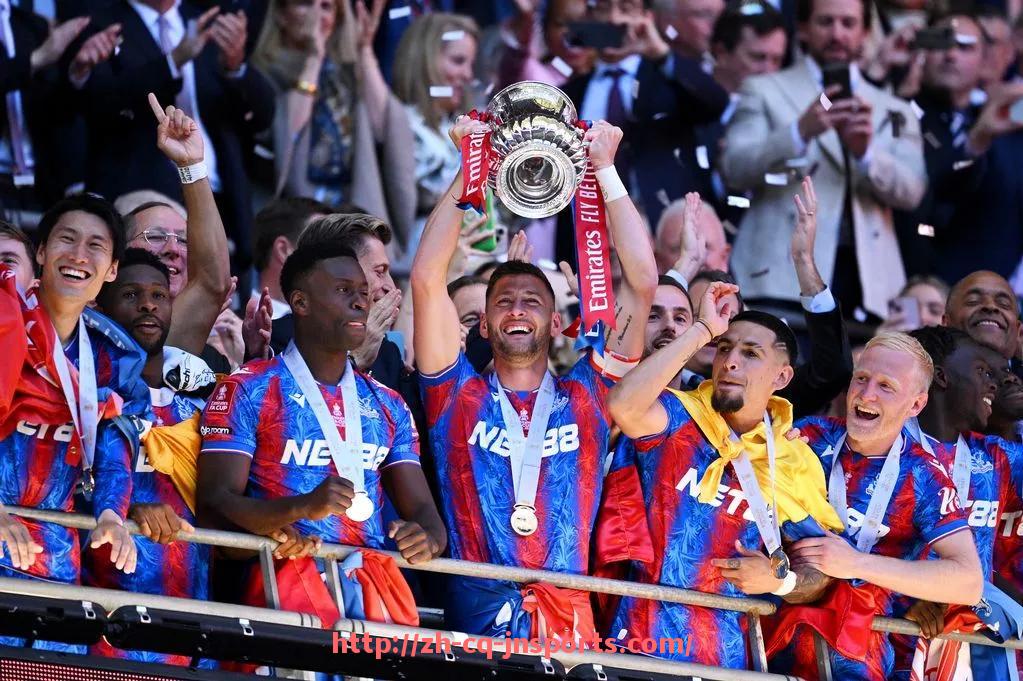 JN江南体育-英超新球衣2021赛季发布及球迷反馈总结