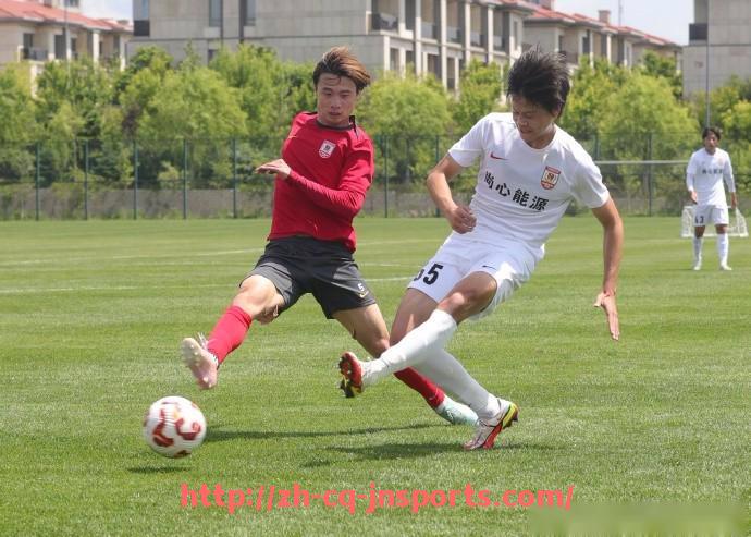 JN江南体育-2024年尼克斯主帅战术理念调整带动球队整体攻防升级